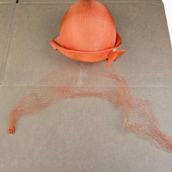 1920s Vintage Orange Cloche Hat Elegant Woven Pearl Bow Rolled Brim Veil Accent - Picture 7 of 9
